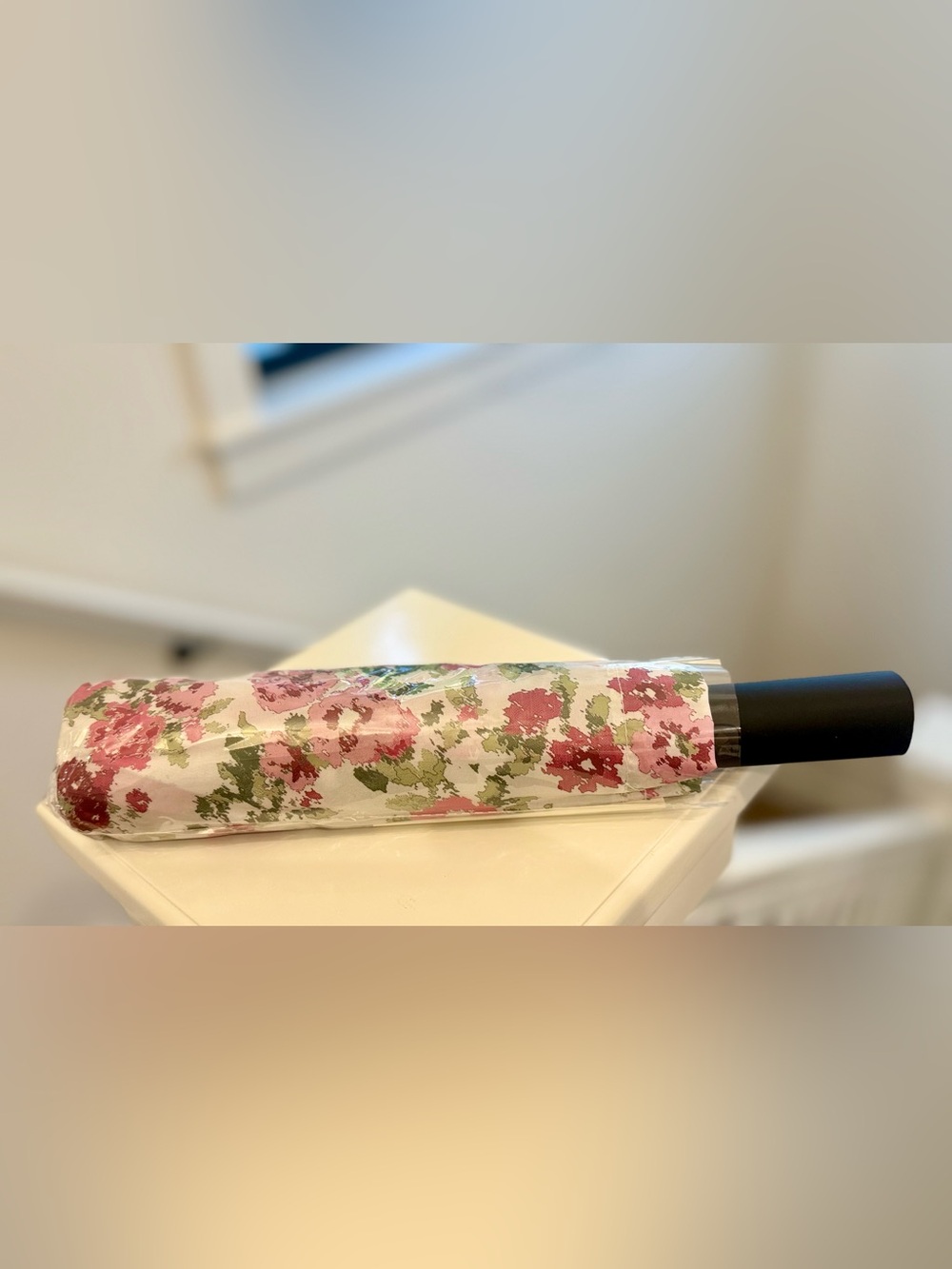 Lucky Brand Floral Auto Open/Close Compact Umbrella NWT Travel Size - Picture 3 of 5